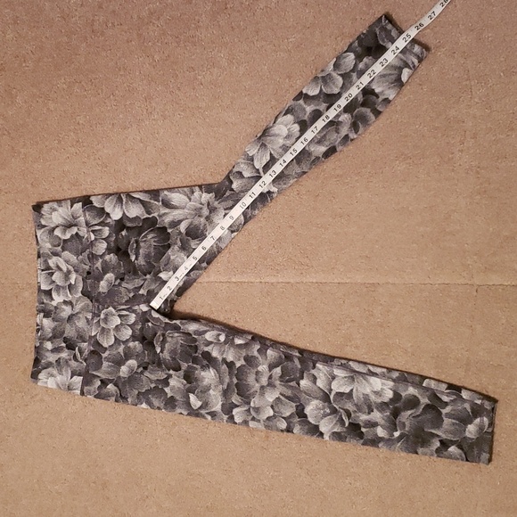 Athleta Women's Elation Textured Tights - Picture 10 of 11